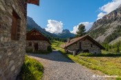 granges vallee etroite nevache chalet
